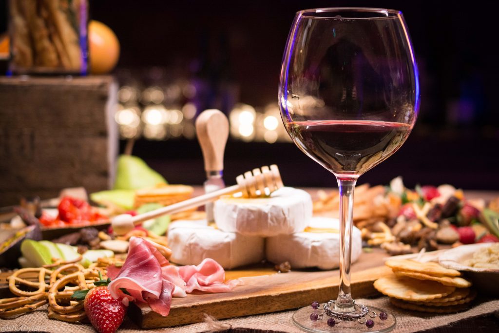 taglieri di formaggi e salumi per scoprire la cucina tradizionale umbra e provare tutte le esperienze di degustazione 